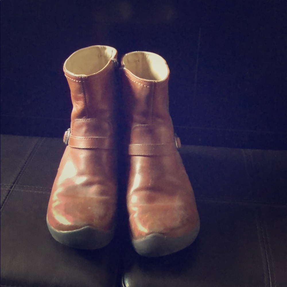 Brown ankle leather keens